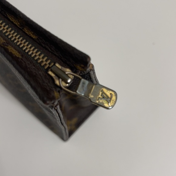 Louis Vuitton Toiletry Pouch - Picture 10 of 10
